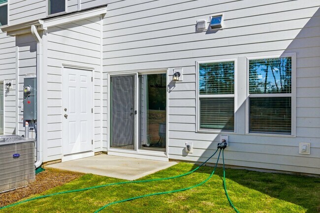 Building Photo - Brand new 3-bed, 2.5 bath townhome in Fort...