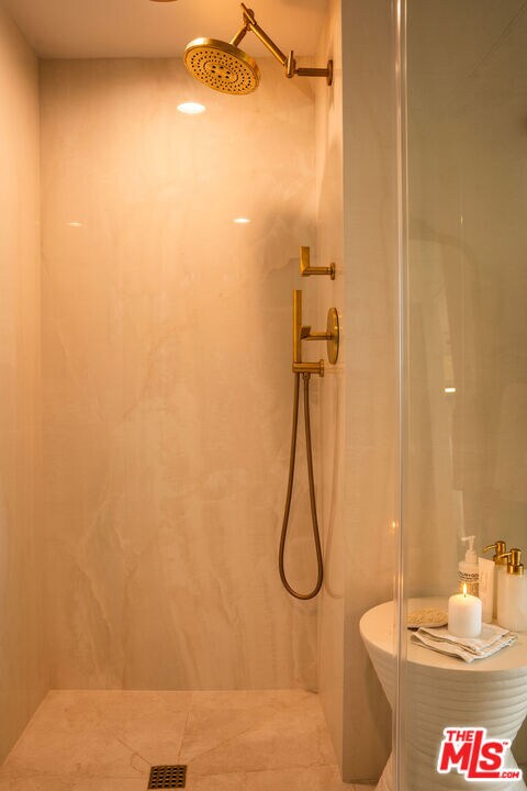 Building Photo - 13700 Marina Pointe Dr