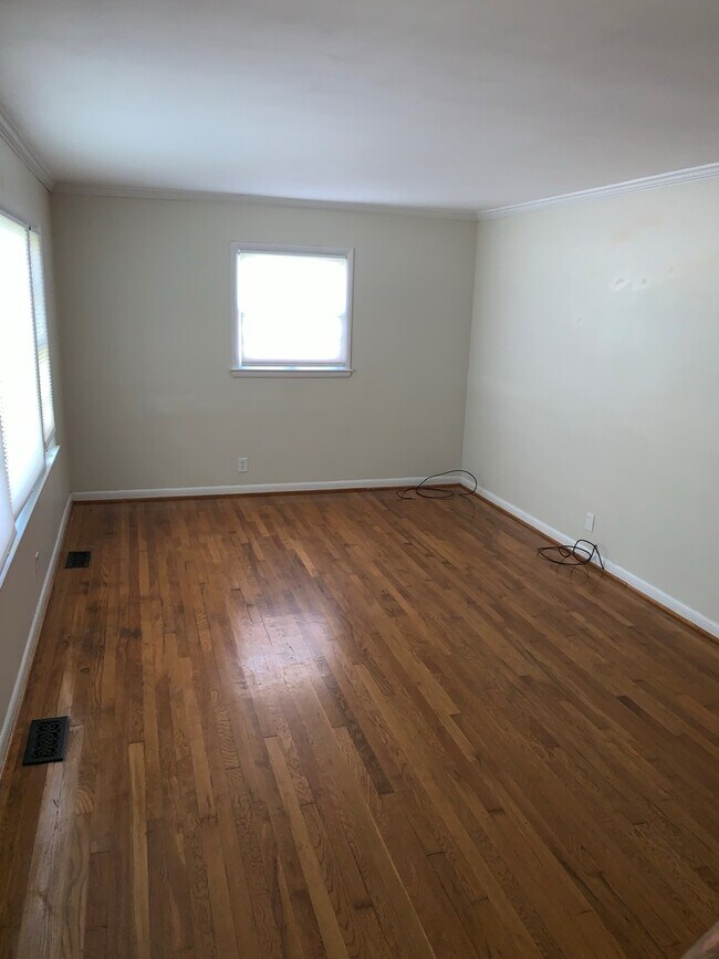 Building Photo - 636 Cardinal Ln