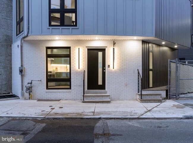 Building Photo - 437 Memphis St