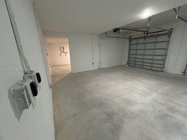 Building Photo - 14568 SW 261 St Ter