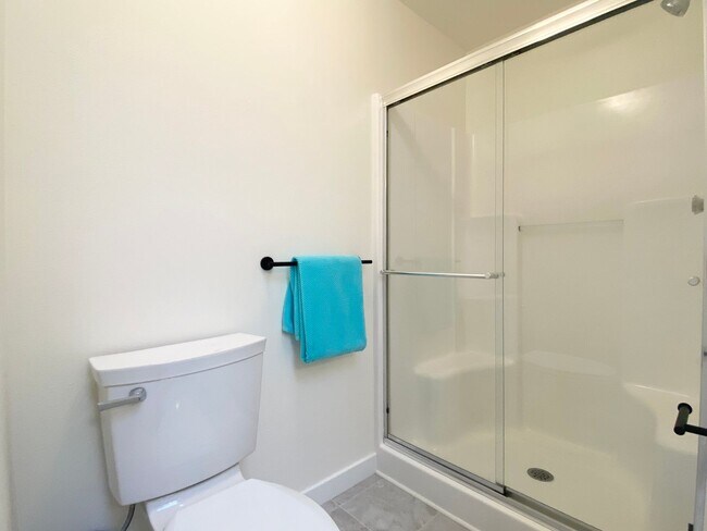 Building Photo - FULLY UPDATED Auburn home near Thomas Jefferson HS