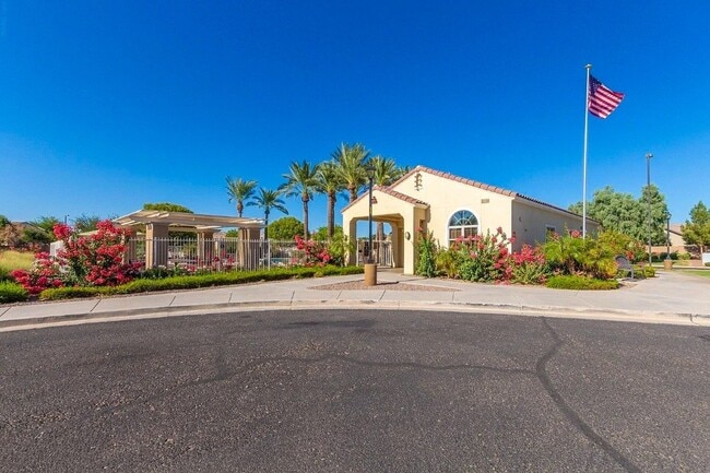 Building Photo - 2220 S Ponderosa Dr