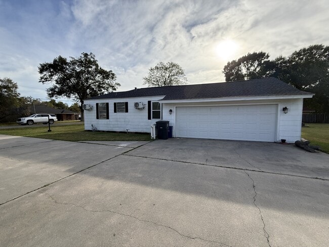 Building Photo - 6899 Jefferson Blvd