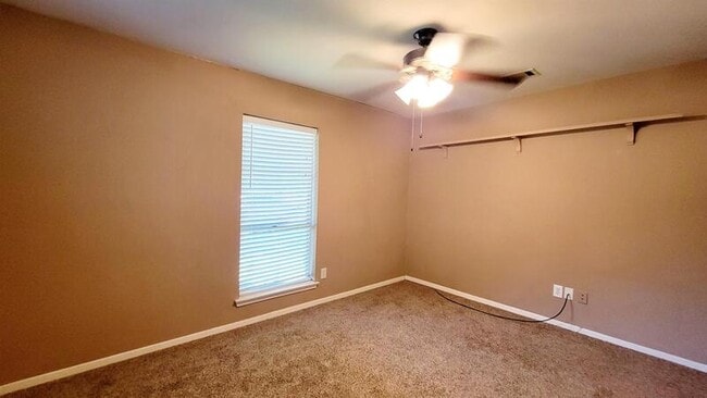 Building Photo - Stanford St 3102 - A