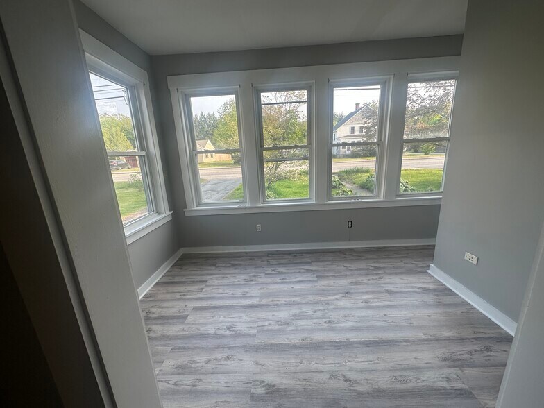 Sunroom - 179 Maple Ave