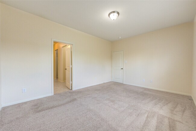 Building Photo - 22534 Cloverland Field Dr