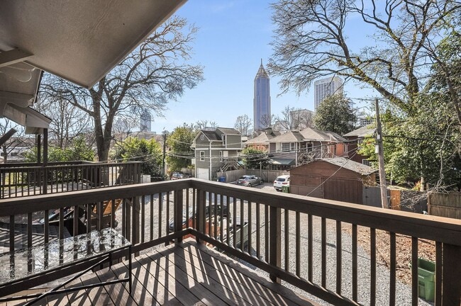 Building Photo - Beautifully Updated Midtown Studio Apartment Walking Distance to Piedmont Park!