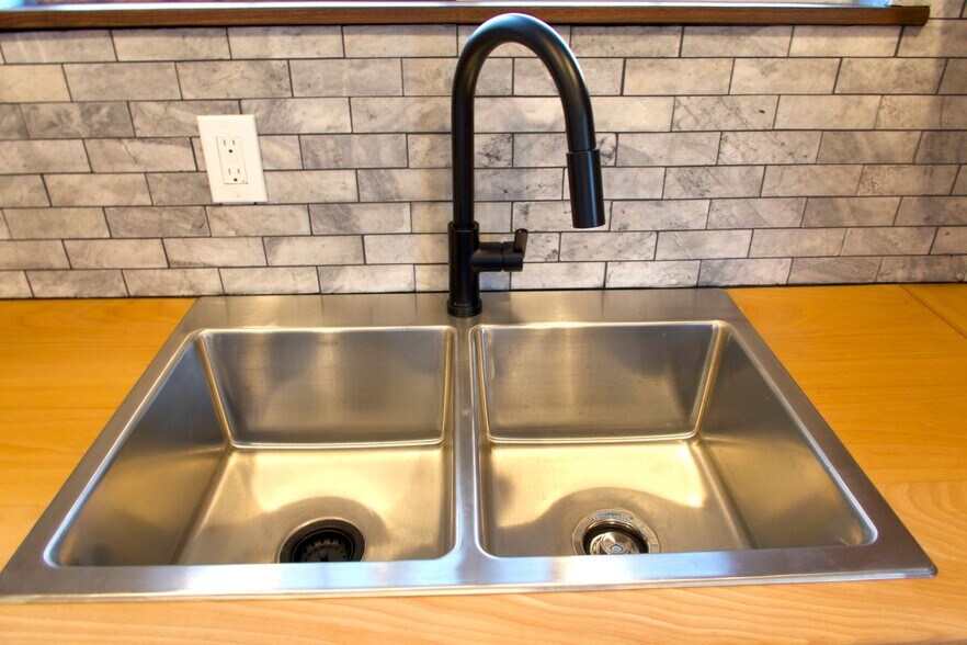 Building Photo - 3547 E Green St