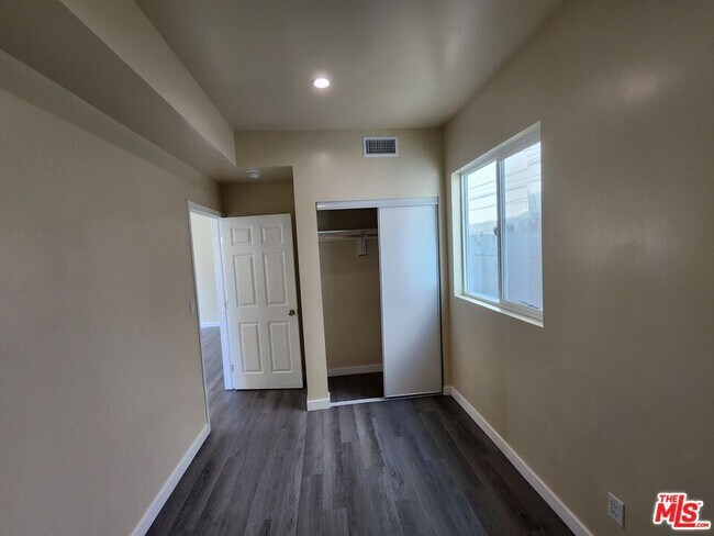 Building Photo - 1535 W 80th St