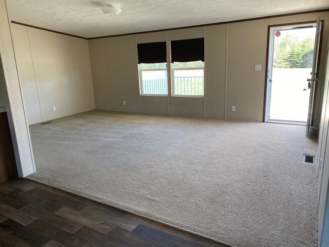 Building Photo - RANCH HOME