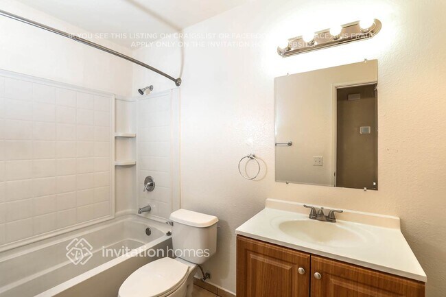 Building Photo - 529 Oakborough Ave