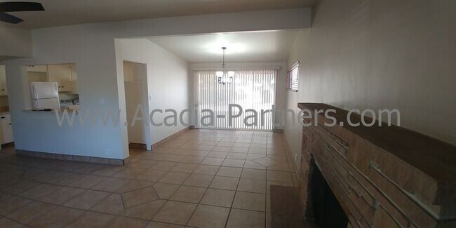 Building Photo - Centrally Located Three Bedroom/Two Bath Home