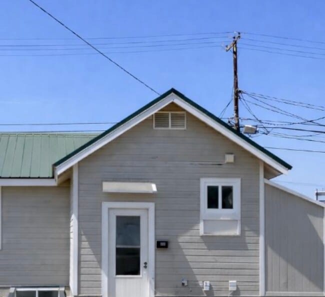 Building Photo - 320 E 15th St