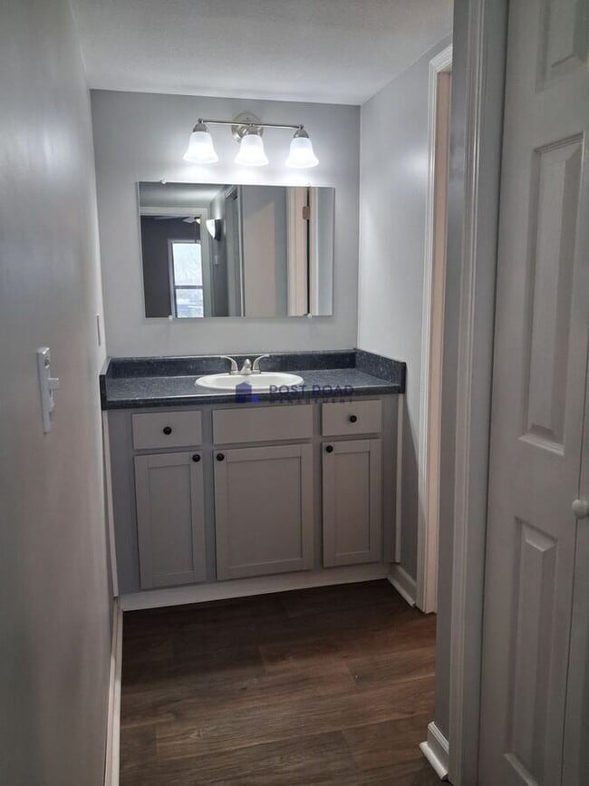 Building Photo - 2942 S Osage Ave