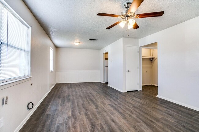 Building Photo - 105 Peach St