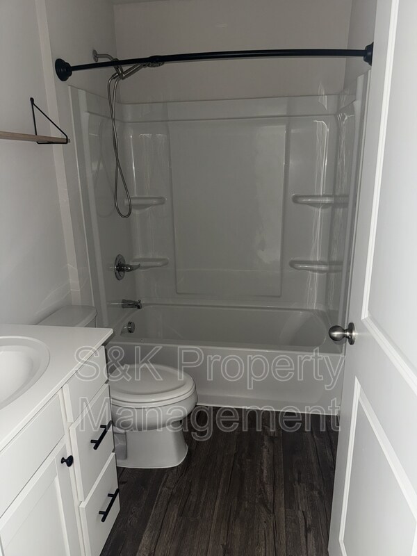 Building Photo - 112 Overstreet Ct