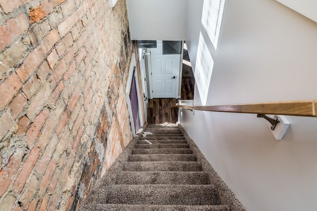 Building Photo - Urban Luxury with Stunning City Views – 2BR/2BA in Over-the-Rhine