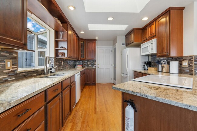 Building Photo - 10507 Rainier Ave S