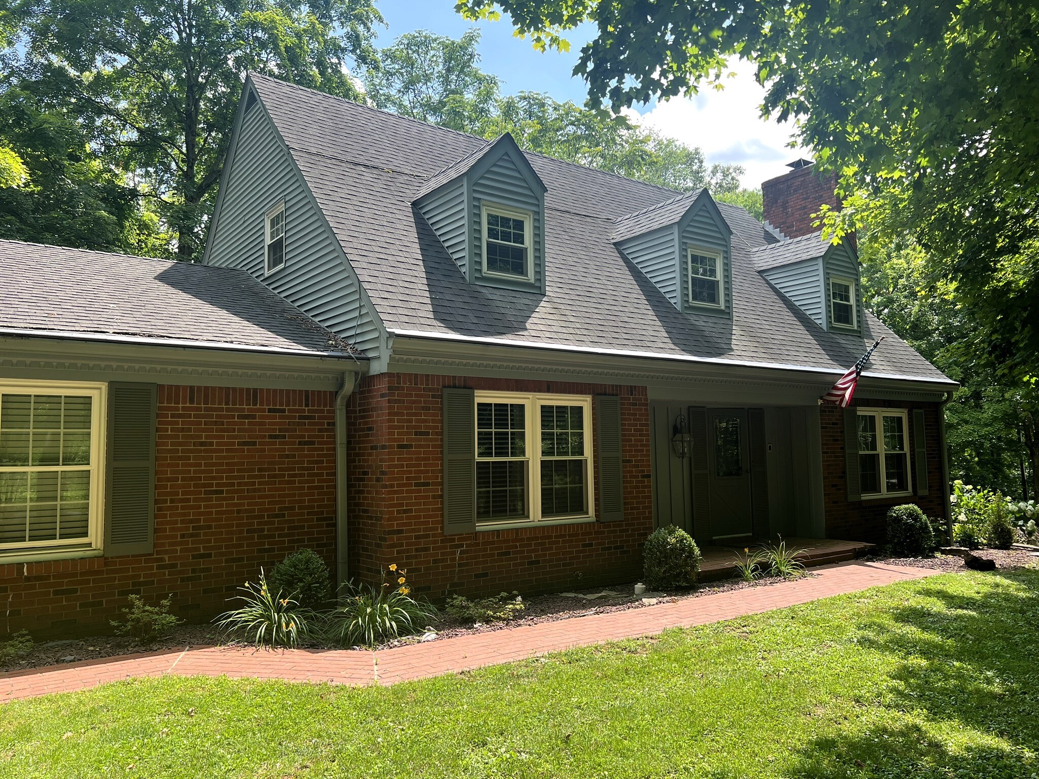 Building Photo - 1075 Woodland Ave
