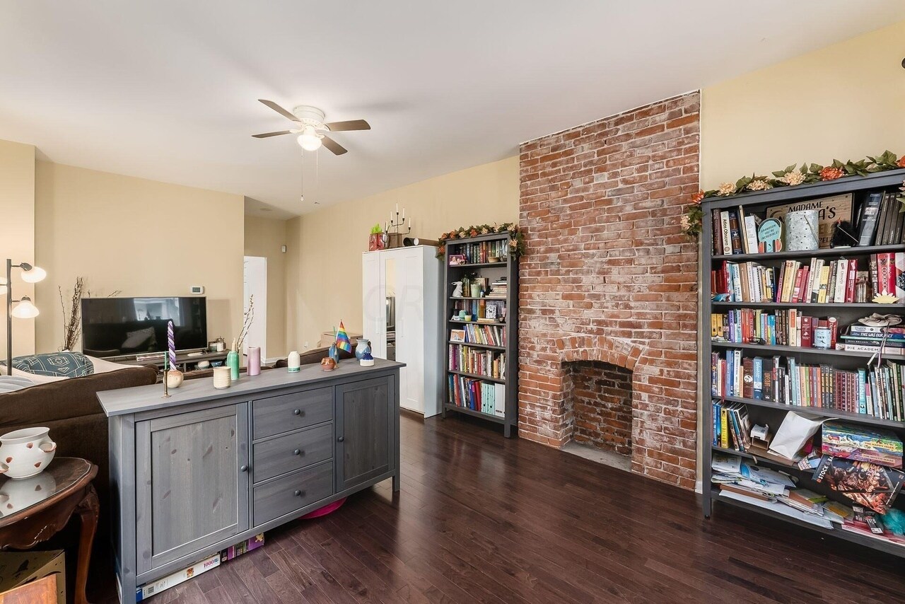 Building Photo - 397 Stoddart Ave