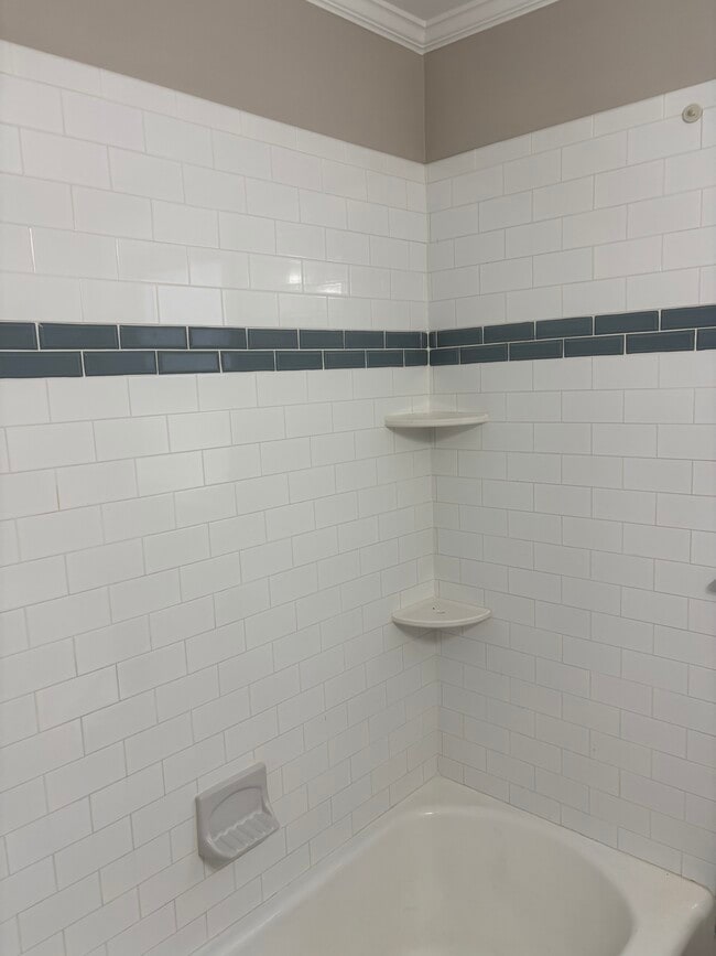 Building Photo - 94 Brewster Rd