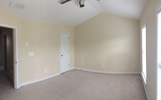 Building Photo - 1332 Thornborough Dr
