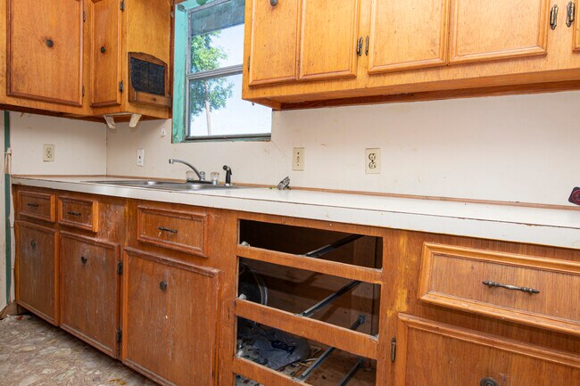 Building Photo - 407 Nugier Ave