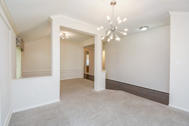 Building Photo - 807 Hyacinth Pl