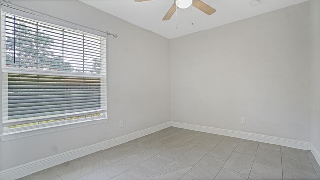 Building Photo - 1517 N Grandview St