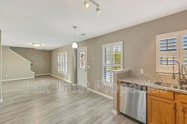 Building Photo - 196 Wildberry Ln