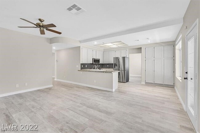Building Photo - 9725 Hitching Rail Dr