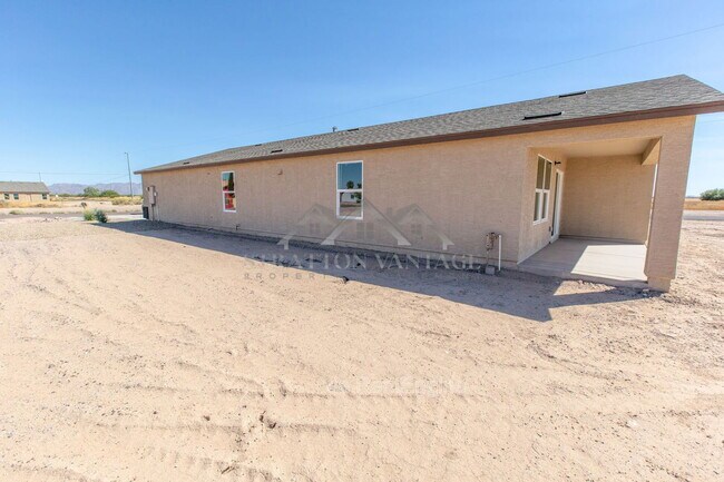 Building Photo - 3510 Mateo Dr