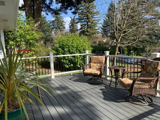 Building Photo - 541 Riverview Dr NW