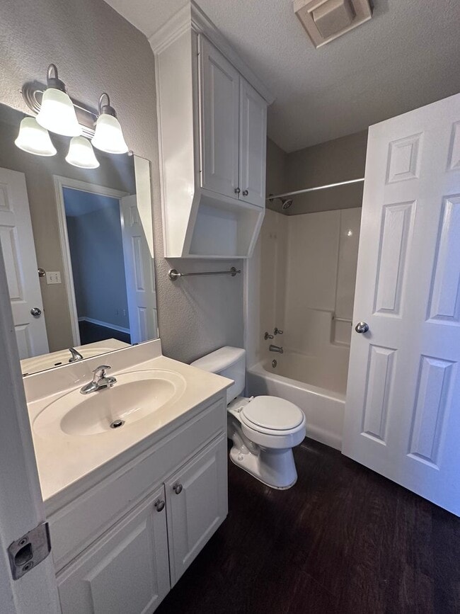 Building Photo - 1901 S 15th St