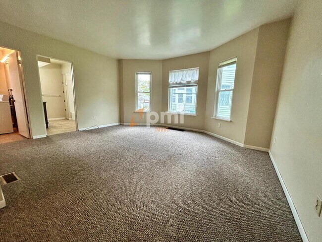 Building Photo - 1302 2nd St