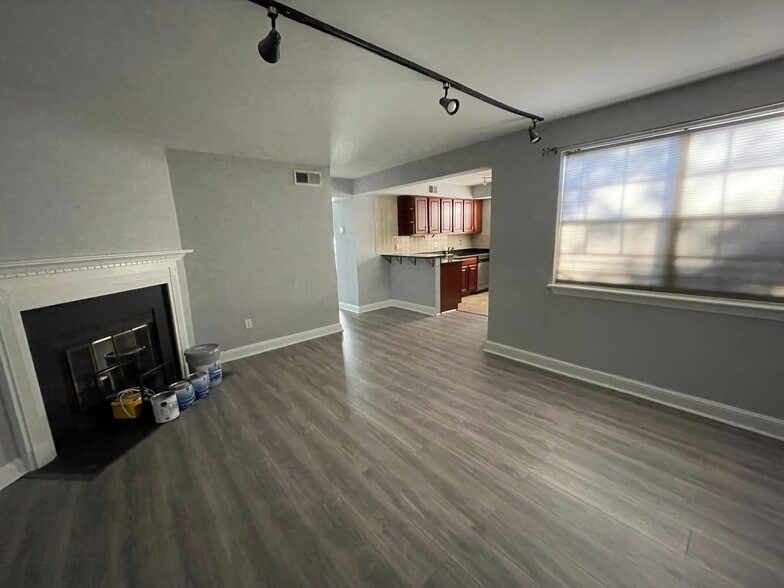 Building Photo - 2103 N Taft St