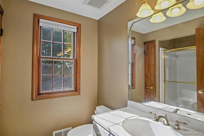 Building Photo - 1777 Fairway Dr