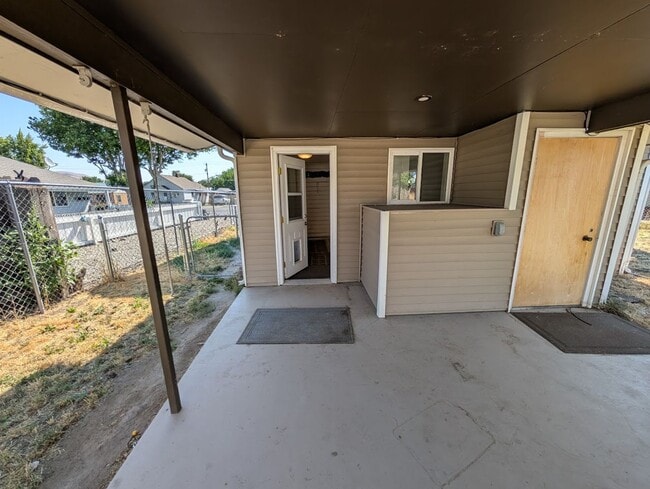 Building Photo - Pet-Friendly Clarkston House with Fenced Yard