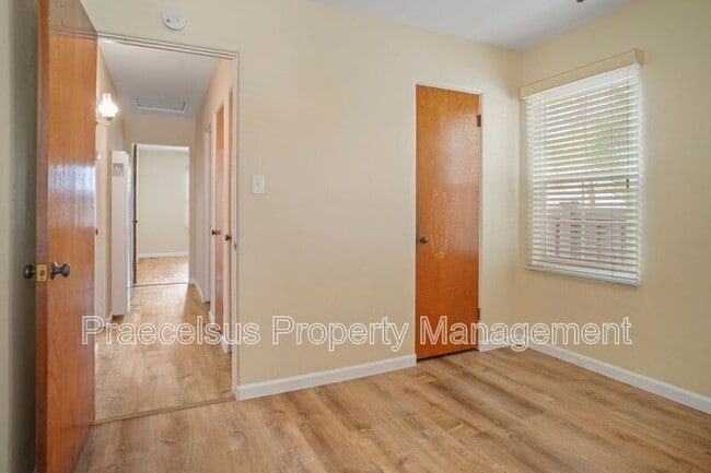 Building Photo - 5183 Marlborough Dr