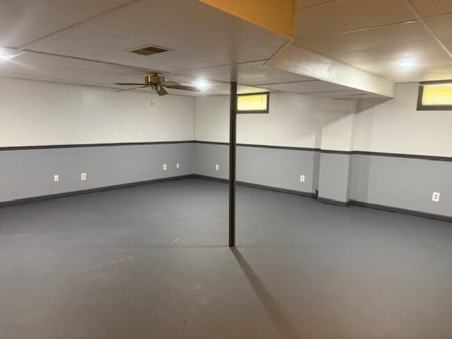 Building Photo - 2125 Brentwood Dr