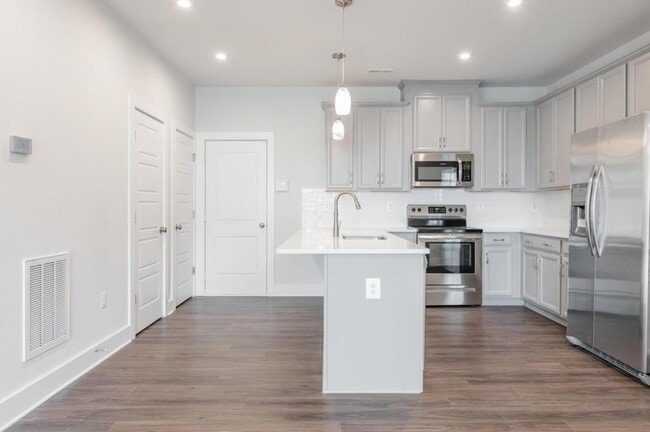 Building Photo - 2618 Lassen Dr