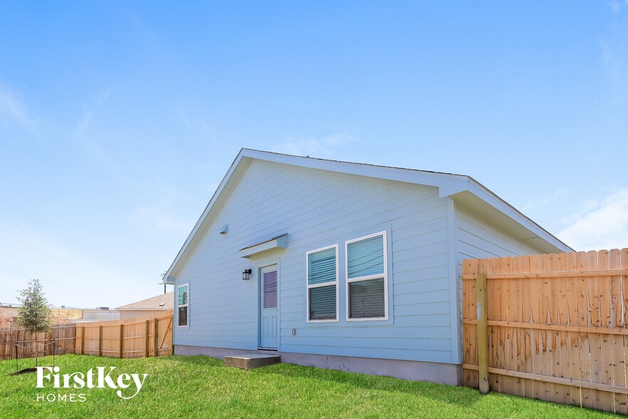 Building Photo - 1702 Morse Way