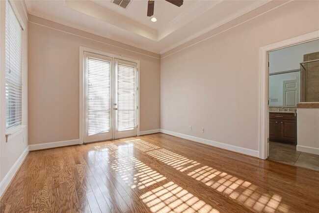 Building Photo - 10808 Almeda Park Dr