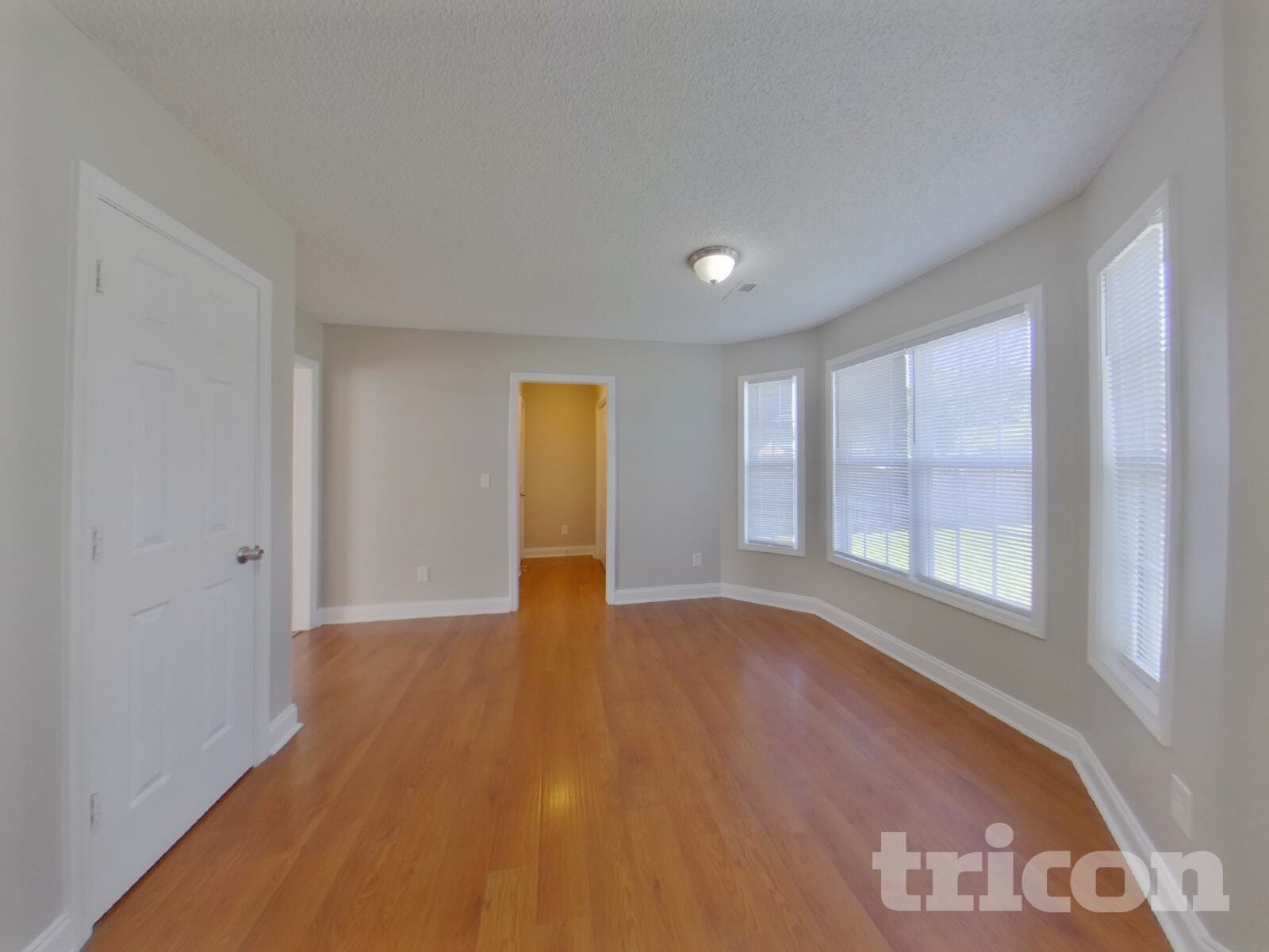 Building Photo - 323 Dexter Pl