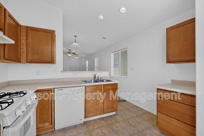Building Photo - 2824 Merlot Dr SW