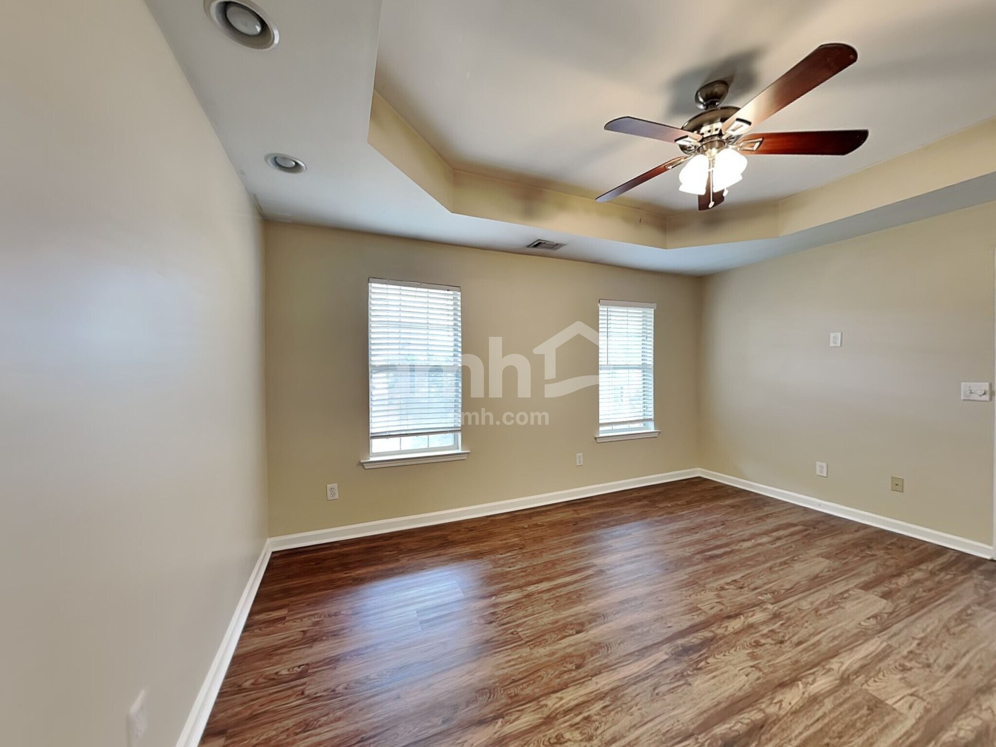 Building Photo - 409 Fairlawn Dr