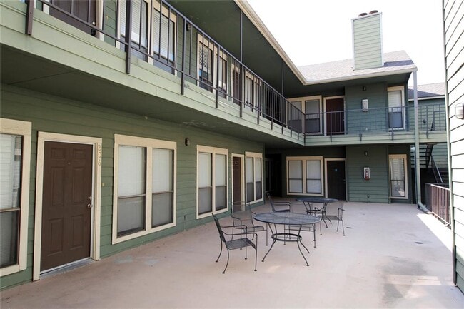 Building Photo - 2706 Salado St