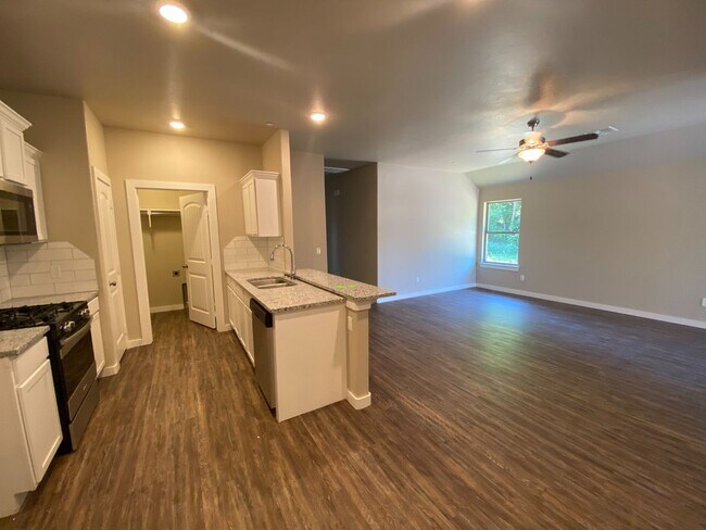 Building Photo - 5204 Oakwood Villa Ct