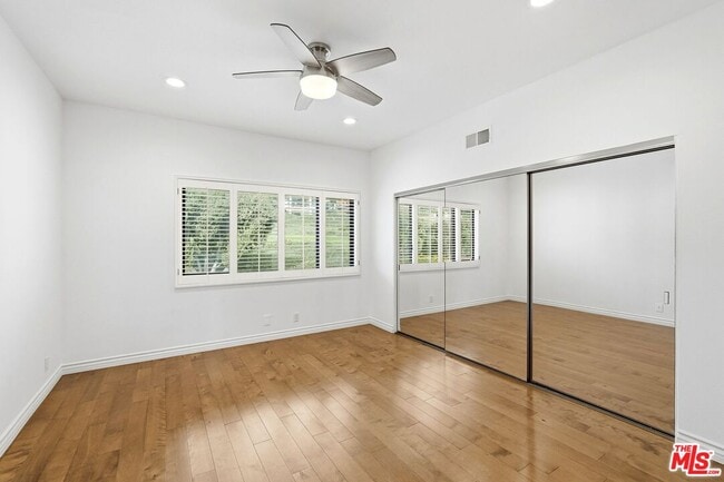 Building Photo - 6505 Beachview Dr